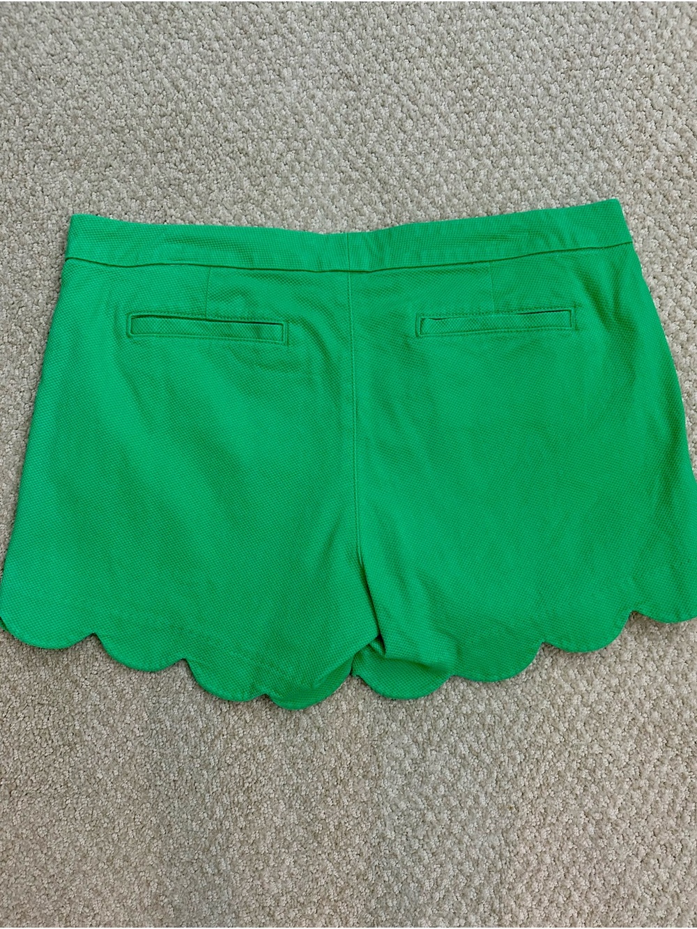 Lilly Pulitzer Myrtle Green Buttercup shorts 10 - Picture 2 of 3
